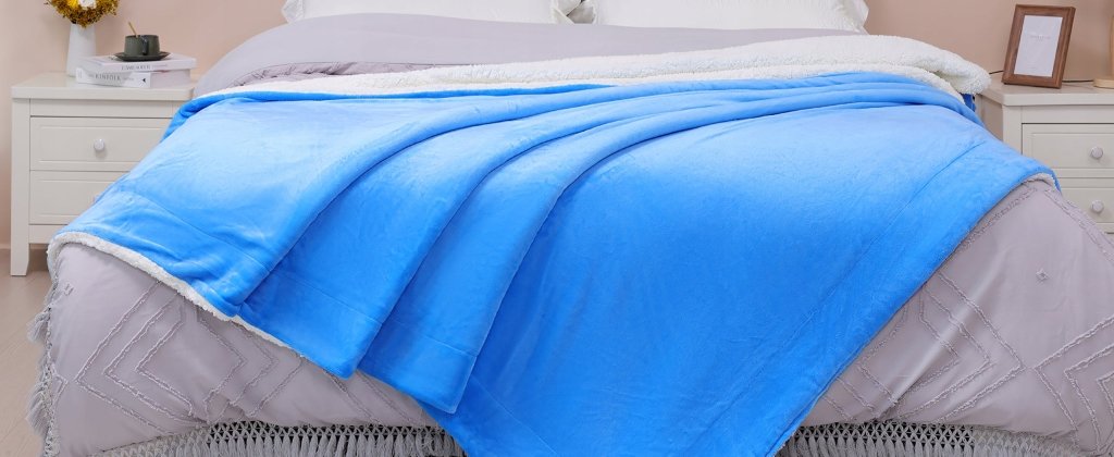 Koc sherpa KANKAEU 130x160 cm niebieski | REEVE