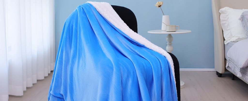 Koc sherpa KANKAEU 130x160 cm niebieski | REEVE