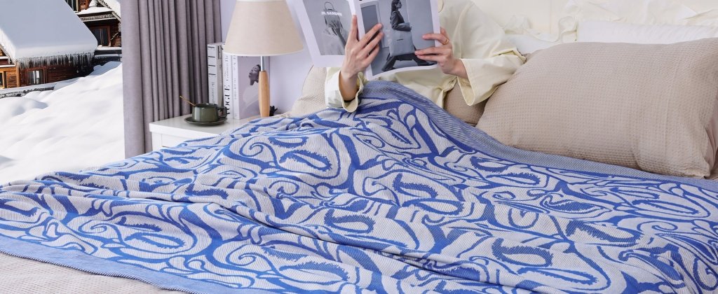 Pled żakardowy 160 × 200 cm, wzór paisley, granat | REEVE